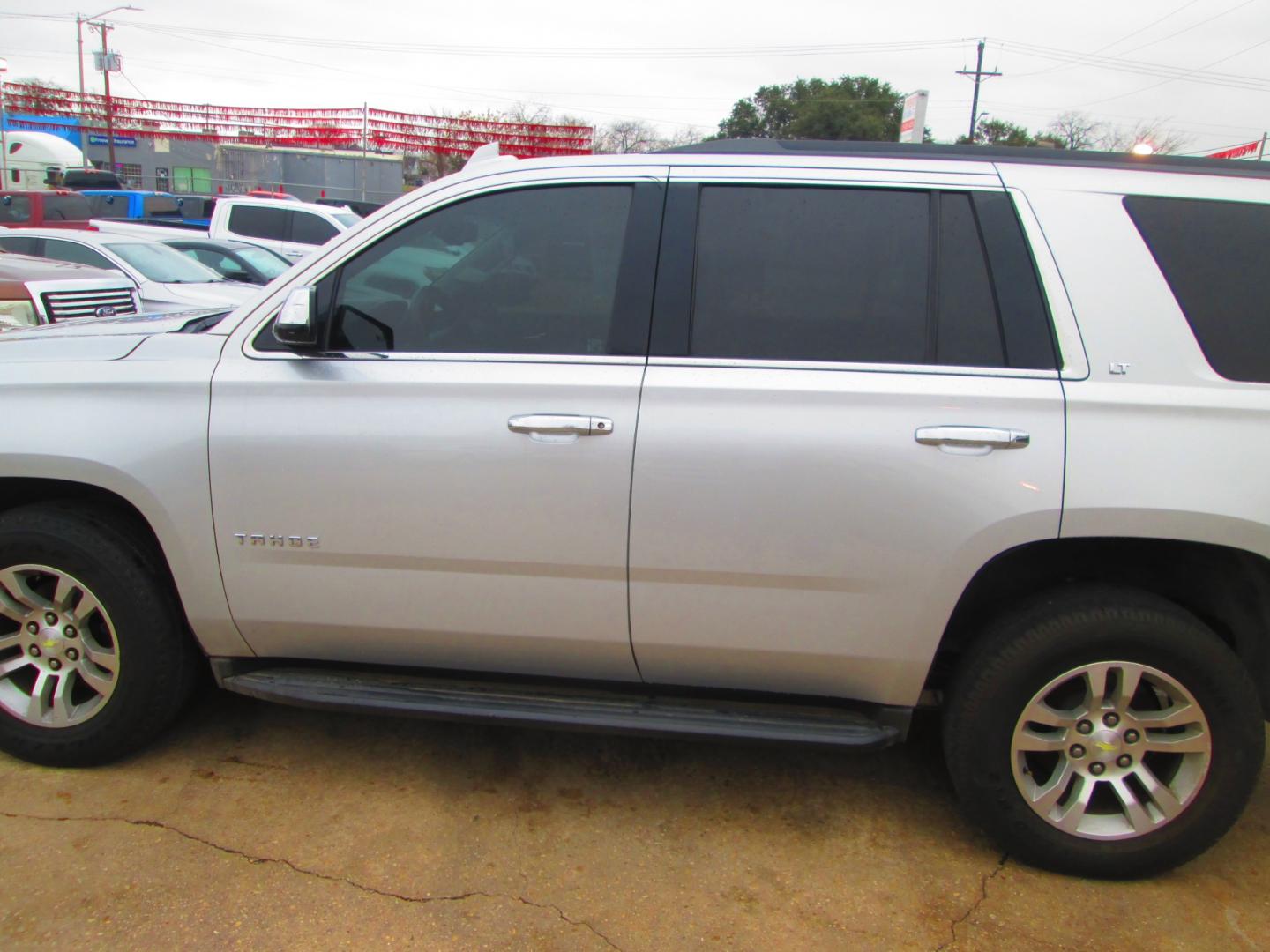 2015 SILVER /BLACK Chevrolet Tahoe (1GNSCBKC4FR) , located at 1815 NE 28th St., Fort Worth, TX, 76106, (817) 625-6251, 32.795582, -97.333069 - Photo#8